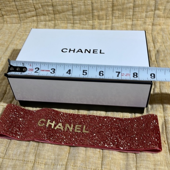 Chanel Gift Box & Ribbon - Picture 4 of 6